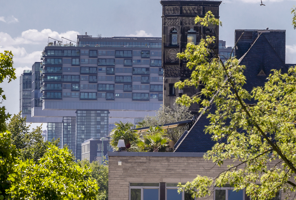 Feuerwerk Kölner Lichter von der Rooftop Bar am Rheinauhafen